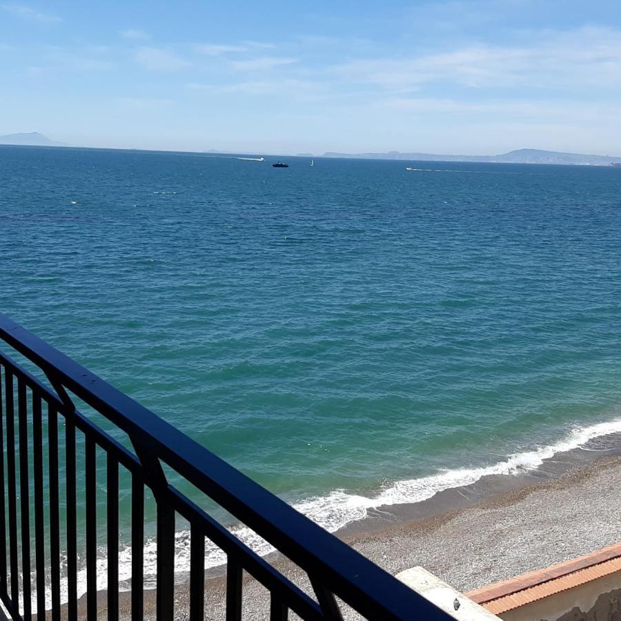 カステッランマーレ・ディ・スタービア Vip Sul Mare Bed & Breakfast エクステリア 写真