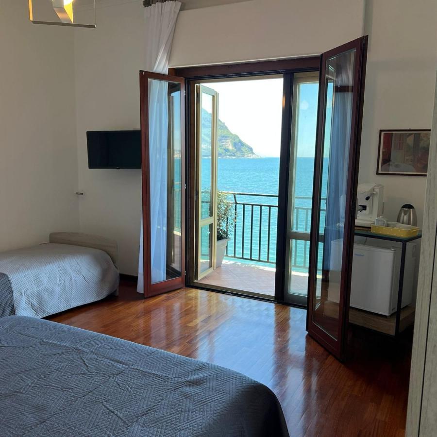 カステッランマーレ・ディ・スタービア Vip Sul Mare Bed & Breakfast エクステリア 写真