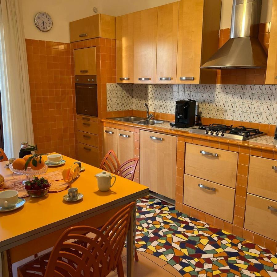 カステッランマーレ・ディ・スタービア Vip Sul Mare Bed & Breakfast エクステリア 写真